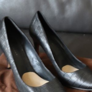 Elie Tahari black croc leather heels size 40